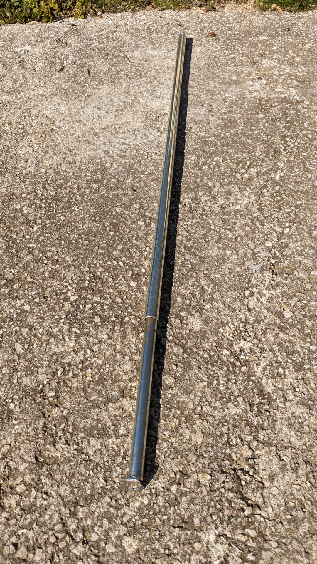 2 tubes de diamètre différent, en acier solide