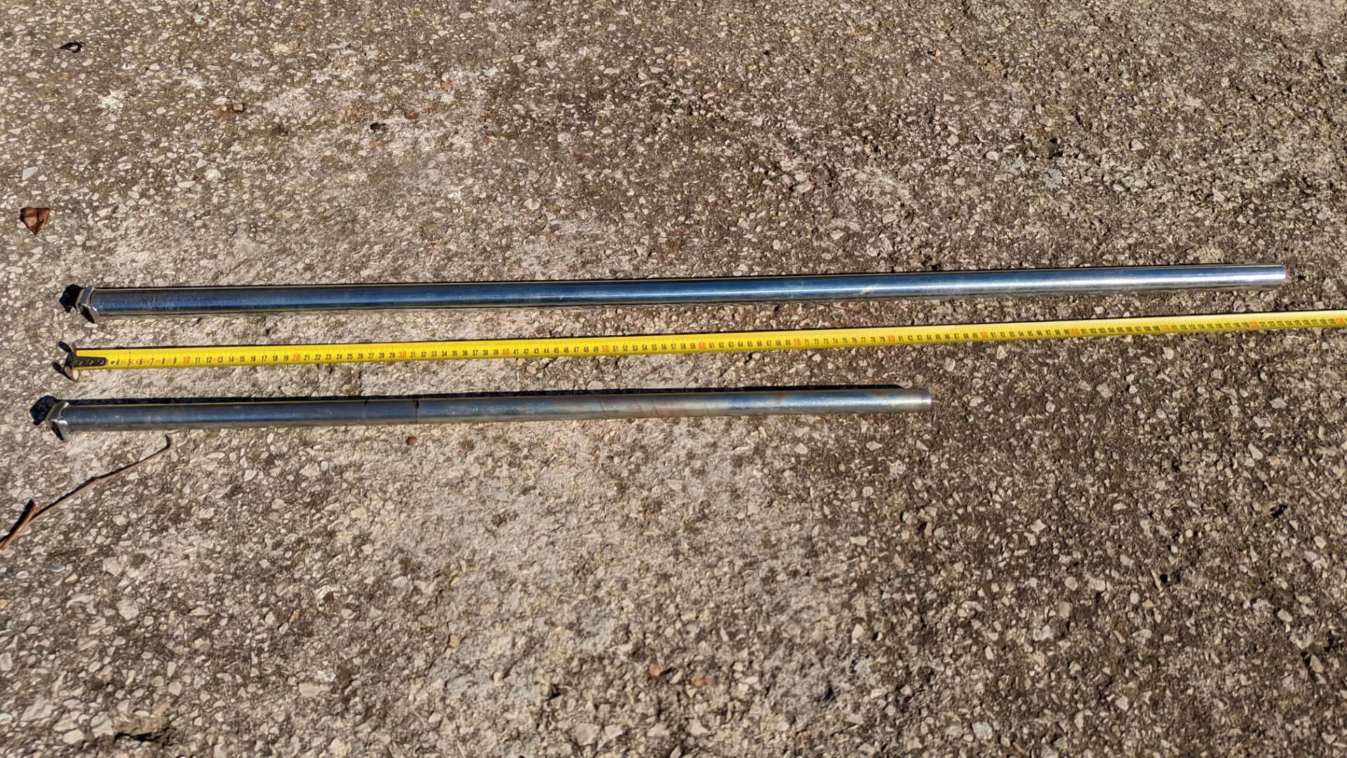 Le plus gros tube mesure 125 cm et le plus petit 83 cm.