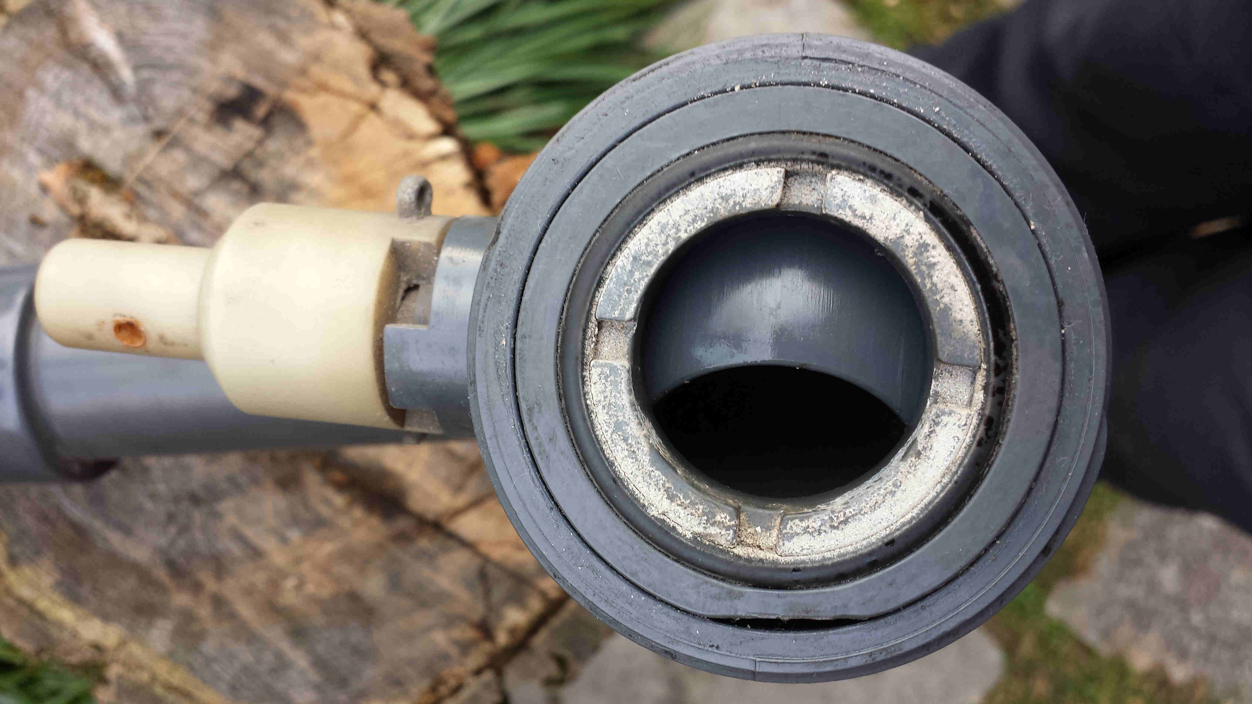 Camper, valvola scarico acque grigie 13-02-2016 20-23-58.jpg