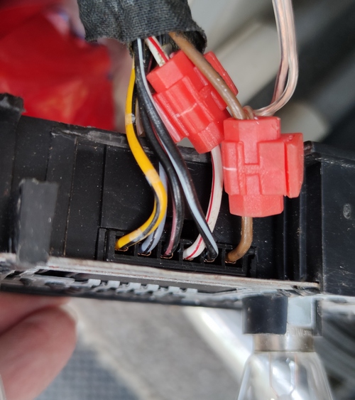 JC Rückfahrkamera verkabeln 2.jpg