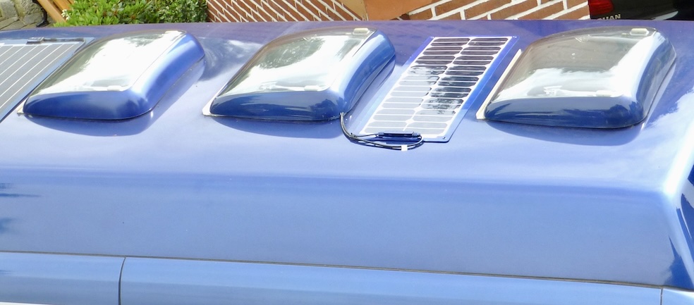 Dachfenster blau.jpeg