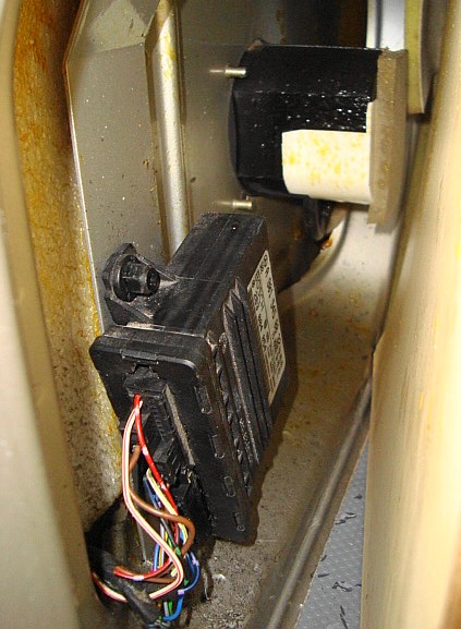 T1N Steuergerät Rückfahrhilfe+CEE Außensteckdose Landstrom.JPG